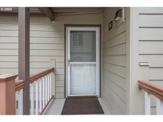 Photo #5: 23268000 Listing