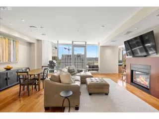 Photo #3: 23268362 Listing