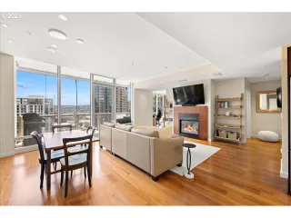 Photo #4: 23268362 Listing