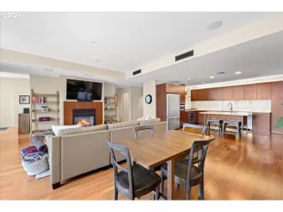 Photo #6: 23268362 Listing