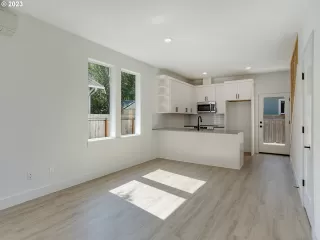 Photo #3: 23268832 Listing