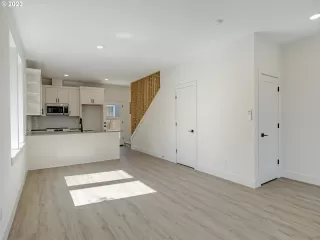 Photo #4: 23268832 Listing