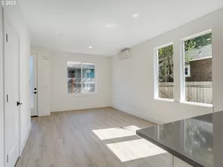 Photo #5: 23268832 Listing