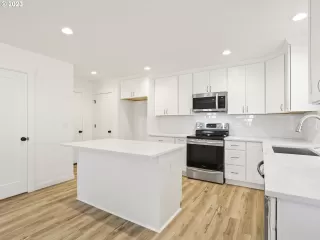 Photo #2: 23269510 Listing