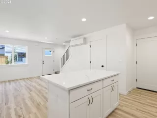 Photo #3: 23269510 Listing