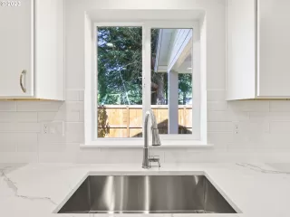 Photo #6: 23269510 Listing