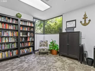 Photo #3: 23271292 Listing