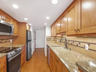 Photo #4: 23271292 Listing