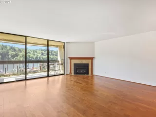 Photo #5: 23271292 Listing