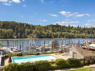 Photo #6: 23271292 Listing