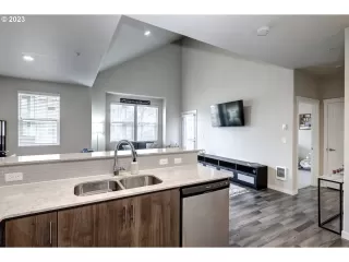 Photo #5: 23271881 Listing