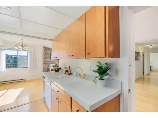 Photo #5: 23272781 Listing 