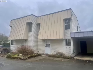 More Details about MLS # 232737417 : 732 SE RENE AVE