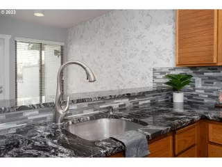 Photo #6: 23274217 Listing 