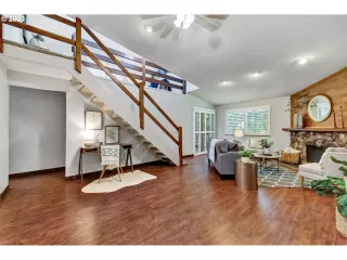 Photo #5: 23275367 Listing