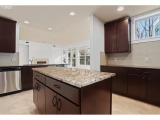 Photo #6: 23275970 Listing