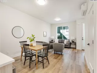 Photo #3: 23276449 Listing