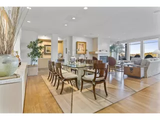 Photo #2: 23276505 Listing