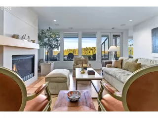 Photo #3: 23276505 Listing