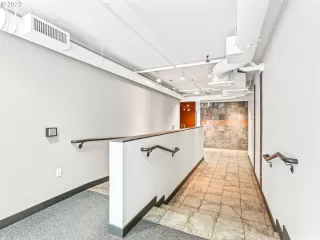 Photo #3: 23276538 Listing