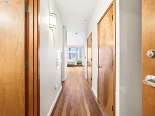 Photo #4: 23276538 Listing