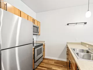 Photo #6: 23276538 Listing