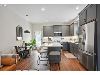 Photo #3: 23276894 Listing