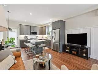 Photo #4: 23276894 Listing