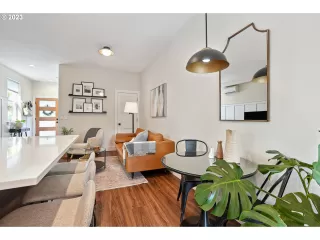 Photo #6: 23276894 Listing