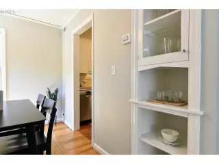 Photo #5: 23277358 Listing