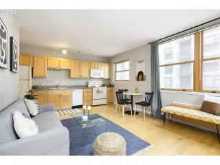 Photo #4: 23277535 Listing