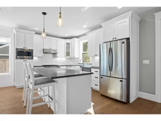 Photo #5: 23278133 Listing