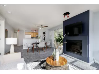 Photo #3: 23278319 Listing