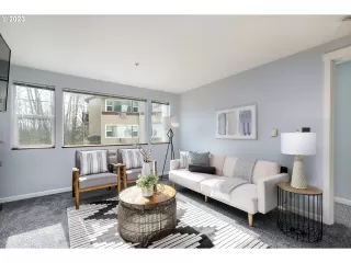 Photo #4: 23278319 Listing