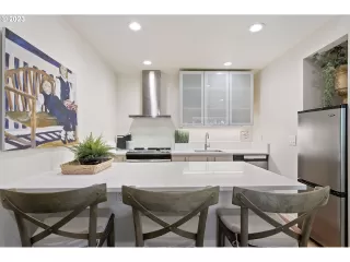 Photo #4: 23278877 Listing