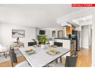 Photo #4: 23279131 Listing