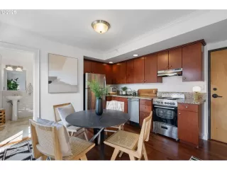 Photo #2: 232795338 Listing