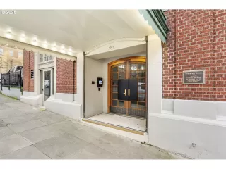 Photo #4: 232795338 Listing