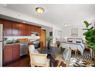 Photo #5: 232795338 Listing