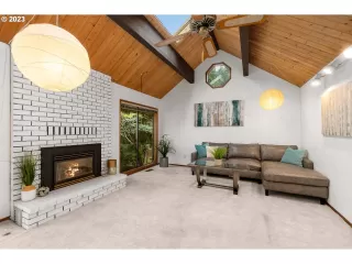 Photo #6: 23279545 Listing