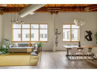 Photo #2: 23280981 Listing