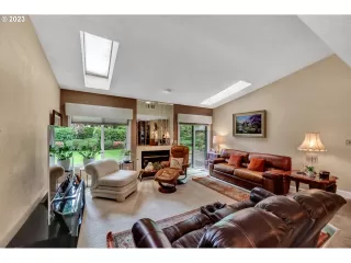 Photo #2: 23281235 Listing