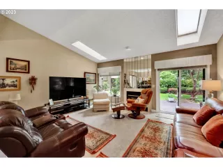 Photo #3: 23281235 Listing