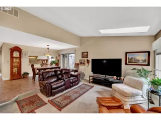 Photo #4: 23281235 Listing