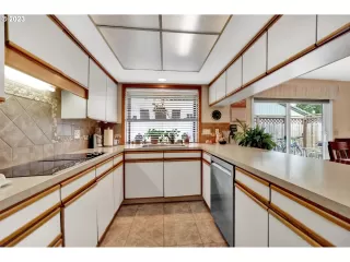 Photo #6: 23281235 Listing