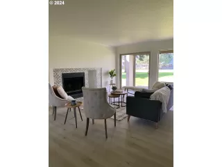 Photo #5: 23281726 Listing