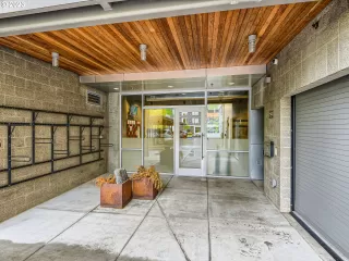 Photo #3: 23282589 Listing