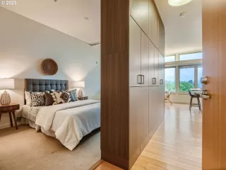 Photo #5: 23282589 Listing