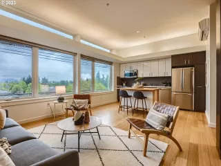 Photo #6: 23282589 Listing