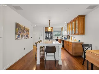 Photo #5: 23283115 Listing